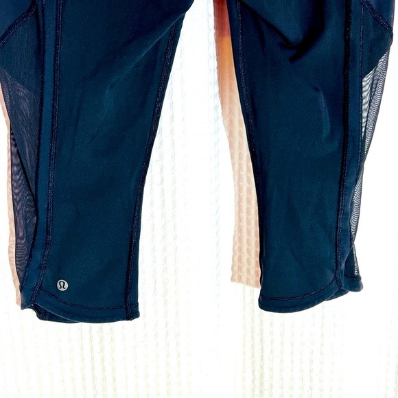 Lululemon women black workout capri pant black mesh side pull on zip pocket Sz 8 - Picture 6 of 15
